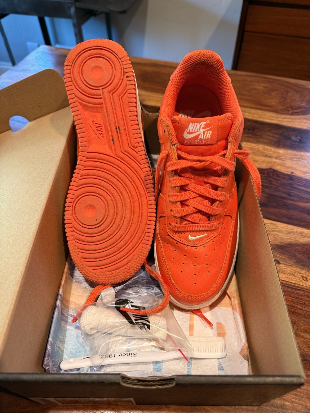 Nike mens Air Force 1 Low - Bright Orange